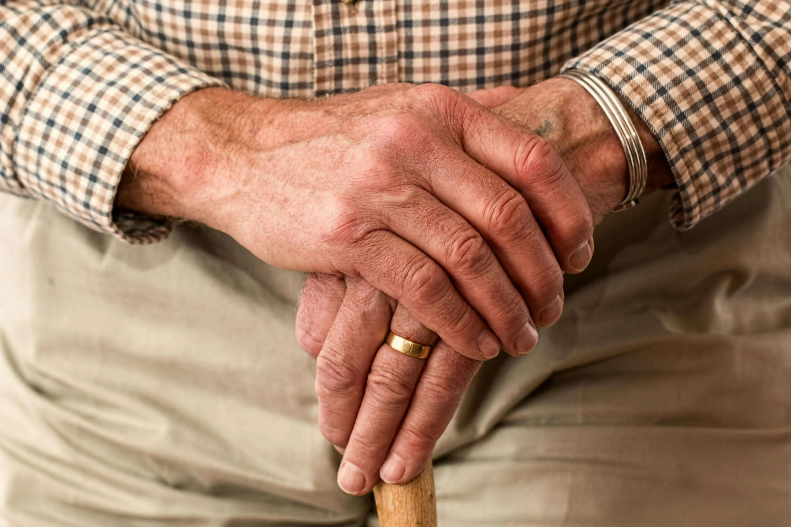 The Business Owner’s Guide to Retirement: Choosing Between IRA and 401(k)
